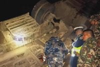 Pasukan penyelamat sedang berusaha mengenal pasti identiti mangsa yang maut.