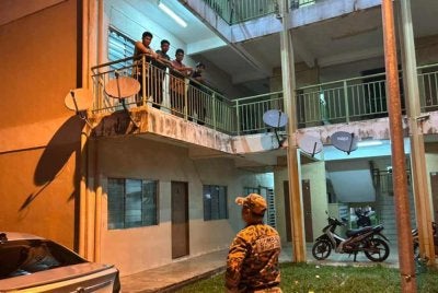 Anggota bomba membuat pemantauan susulan gempa bumi kuat dilaporkan berlaku di perairan Kota Kinabalu.