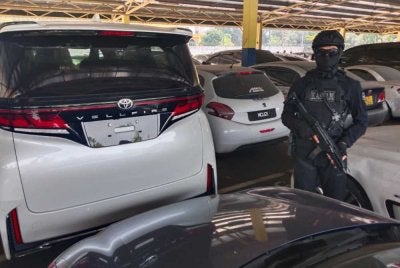 Antara kenderaan mewah yang disita melalui operai khas Ops Terma di Depo Kastam.