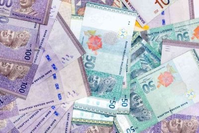 Bantuan Khas Kewangan sebanyak RM500 akan diberikan kepada semua penjawat awam Gred 15 dan ke bawah termasuk lantikan kontrak pada 13 Mac ini. Gambar hiasan 