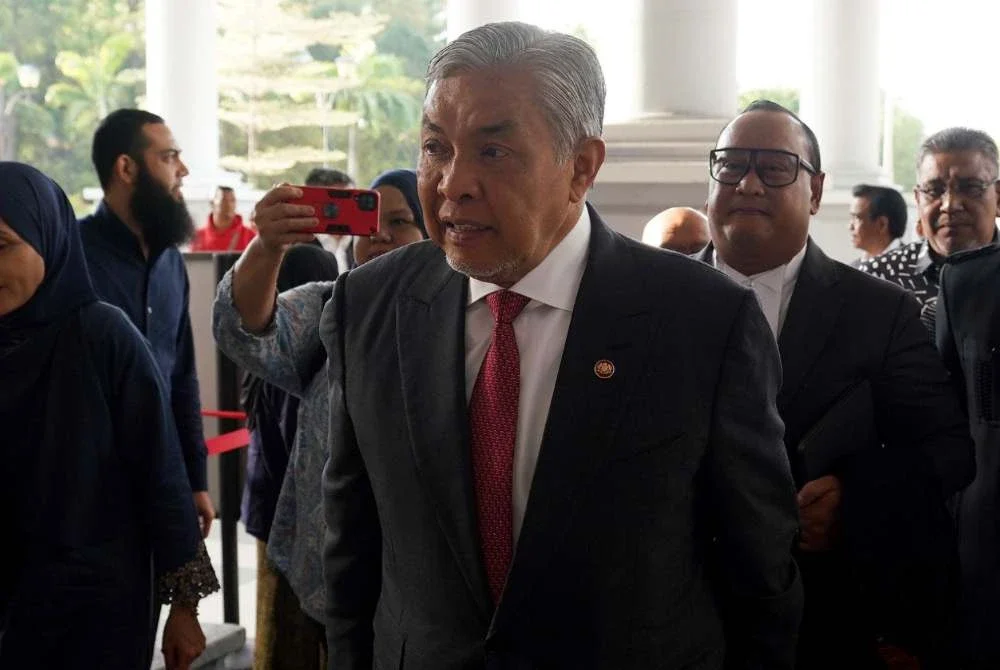 Ahmad Zahid tiba di Mahkamah Tinggi Kuala Lumpur pada jam 8.55 pagi bagi permohonan untuk dibebaskan sepenuhnya (DNA) daripada 47 kes membabitkan Yayasan Akalbudi. FOTO SINAR HARIAN/ ROSLI TALIB