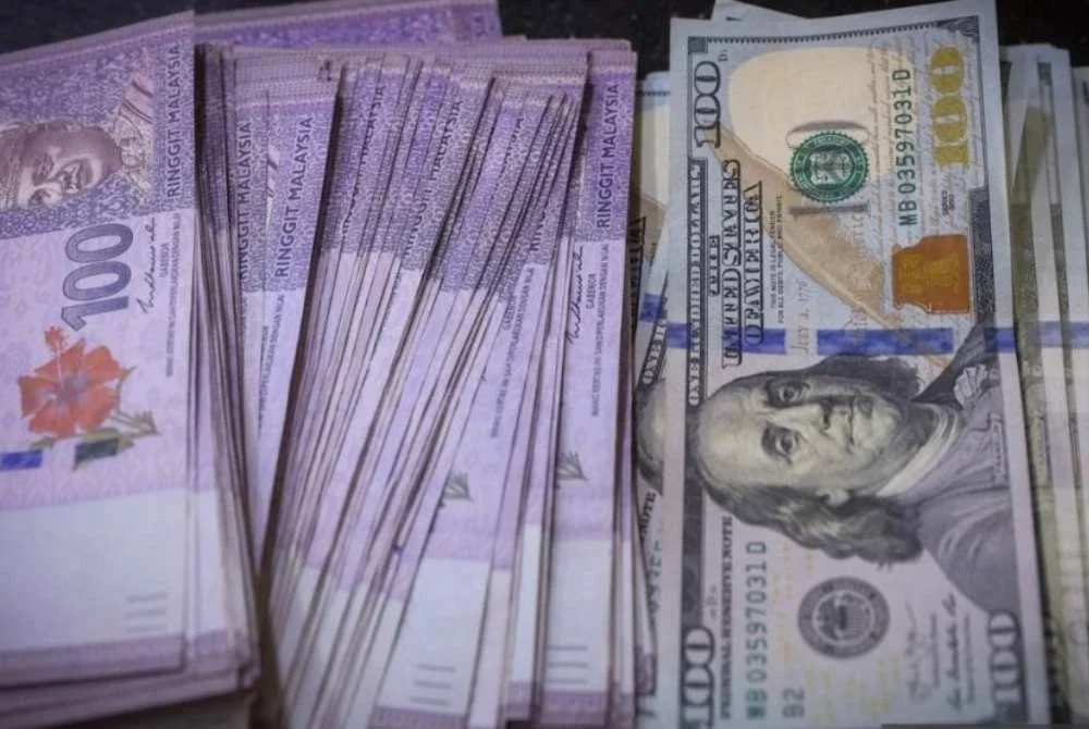 Ringgit meneruskan peningkatan dibuka lebih tinggi berbanding dolar AS. Gambar hiasan