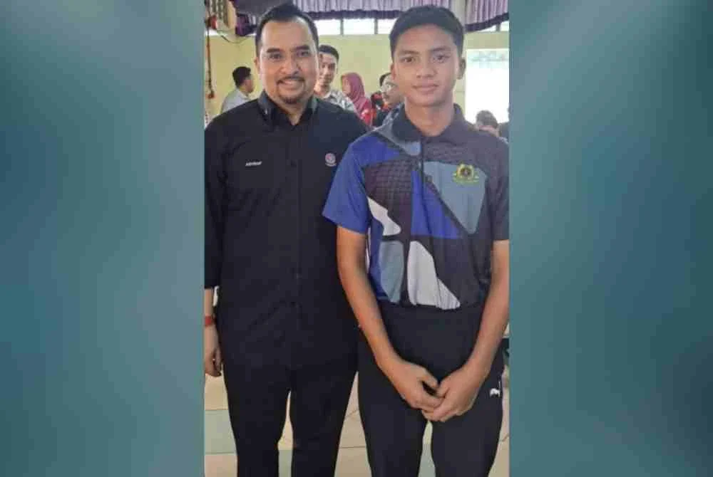 Iskandar Warid bersama Pengerusi Majlis Amanah Rakyat (MARA), Datuk Dr Asyraf Wajdi Dusuki.