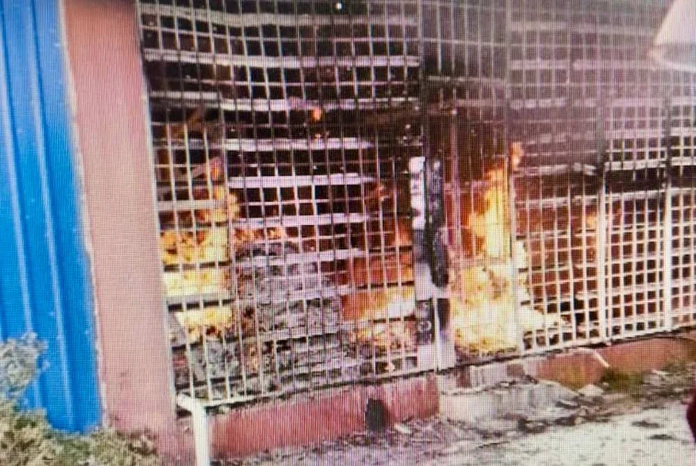 Kedai yang beroperasi lebih setahun itu mengalami kerosakan di bahagian stor, pejabat dan ruang jualan minuman.