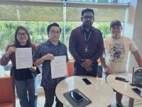 Barbrah (kiri) dan Ceneddie (dua dari kiri) bersama wakil rasmi mereka, M Karthigeyan (dua dari kanan) selepas hadir ke tribunal di Kota Kinabalu.