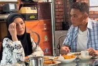 Azhan dan Amyza di set penggambaran.