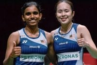 Thinaah (kiri) - Pearly tingkat ketahanan fizikal menjelang Seluruh England.