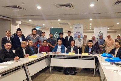 Diskusi Meja Bulat: Melangkah ke hadapan - reformasi Perlembagaan dan tadbir urus untuk Malaysia moden yang dianjurkan Wadah dan Bersih berjaya mengumpulkan pandangan daripada ahli akademik berhubung RUU Perlembagaan (Pindaan) bagi mengehadkan tempoh jawatan Perdana Menteri dan pengasingan peranan Peguam Negara dan Pendakwa Raya di Kuala Lumpur pada Selasa.