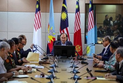 Perdana Menteri, Datuk Seri Anwar Ibrahim mengadakan perjumpaan bersama pengurusan tertinggi Kementerian Pertahanan di Wisma Perwira hari ini. Foto Bernama