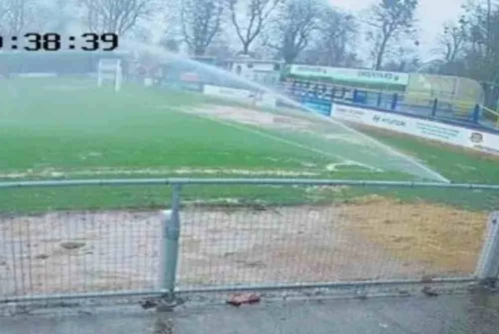 Rakaman CCTV menunjukkan sistem perenjis air di stadium dihidupkan beberapa jam sebelum perlawanan.