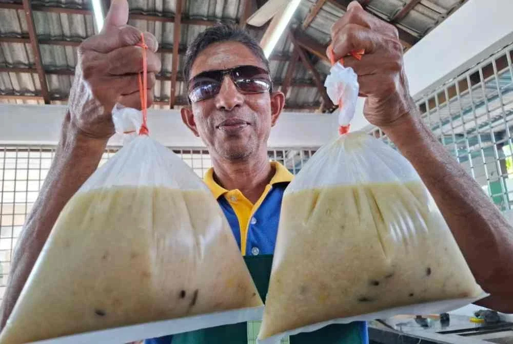 Bubur lambuk Masjid India Muslim Ipoh bukan sekadar juadah berbuka puasa, sebaliknya sudah menjadi ‘trademark’ masjid yang kekal mempertahankan resipi asal sejak 1908.