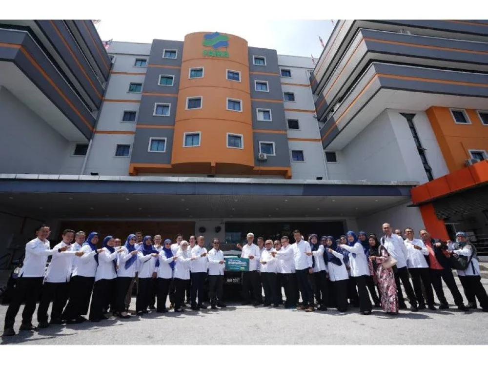 Pengurusan dan kakitangan FAMA terlibat dalam program itu bergambar bersama selepas pelancaran Treasure Ramadan FAMA 1447H/2026 yang diadakan di ibu pejabat FAMA.