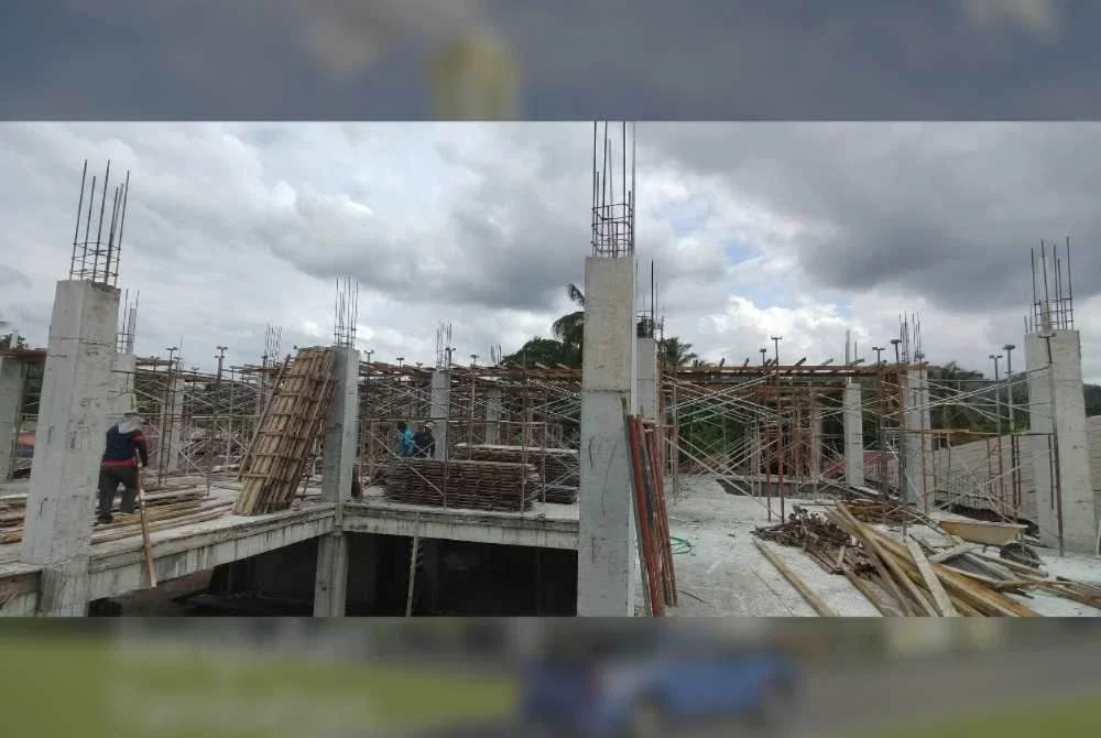 Masjid Al-Ehsan Mukim Kampung Belanga, Kuala Krai yang telah berusia lebih tiga dekad kini memerlukan pembinaan bangunan tambahan tiga tingkat bagi menampung keperluan jemaah yang semakin meningkat, sejajar pertambahan penempatan baharu di kawasan sekitar.