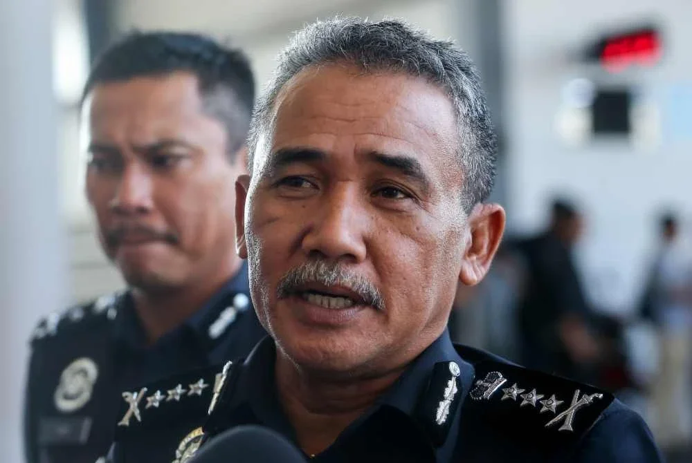 Adzli ketika sidang media berhubung satu kejadian tembak pada Rabu. Foto Bernama