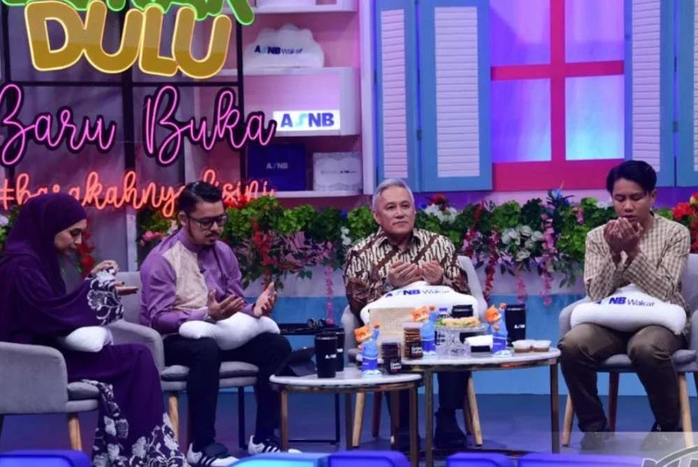 Gambar ketika sesi siaran langsung di televisyen tempatan itu yang dikongsi Chef Wan.