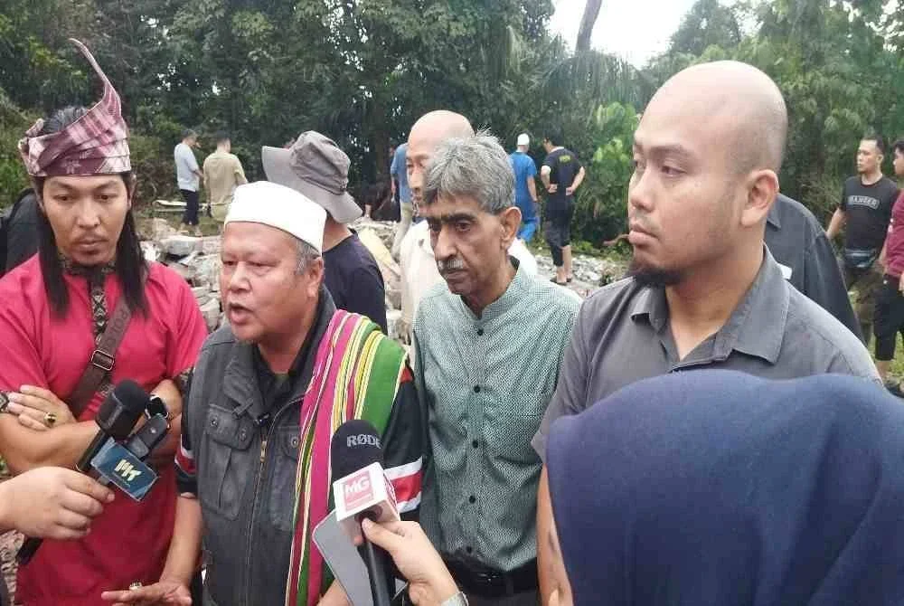 Muhammad Hariz (kanan).