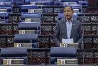 Zambry bercakap pada Mesyuarat Pertama, Penggal Kelima Parlimen ke-15 Dewan Rakyat di Parlimen pada Rabu. Foto Bernama