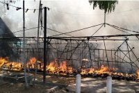 Lima khemah Bazar Raya Stadium Darul Aman musnah terbakar. Foto Bomba