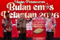 Kamarudin (tengah) semasa Majlis Peluncuran Bulan Emas Kelantan 2026 di Kota Bharu, pada Rabu. 