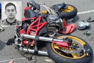 Keadaan motosikal berkuasa tinggi ditunggang Muhamad Anuar (gambar kecil) selepas terlibat kemalangan dengan sebuah pacuan empat roda pada Rabu.