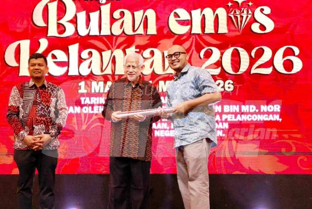 Kamarudin (tengah) semasa Majlis Peluncuran Bulan Emas Kelantan 2026 di Kota Bharu pada Rabu malam. Foto: HAZELEN LIANA KAMARUDIN