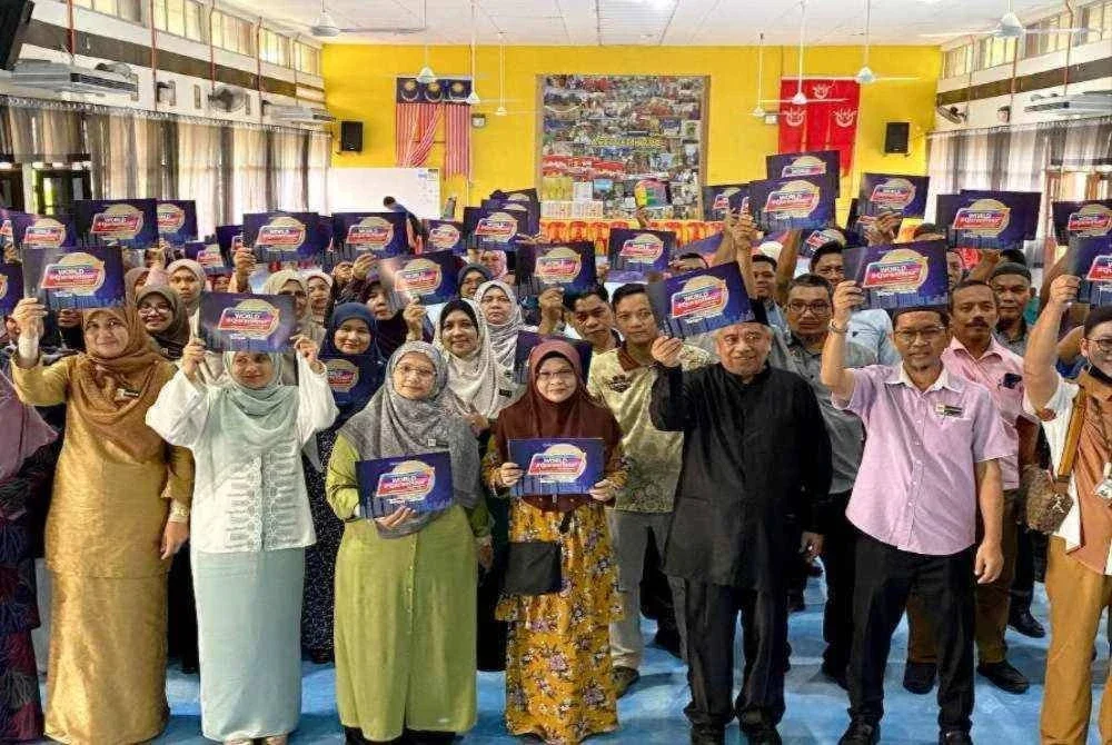 Guru-guru Kolej Vokasional Pengkalan Chepa di Kota Bharu tidak ketinggalan turut sama memberi sokongan kepada kempen World #QuranHour yang dijadualkan berlangsung pada 11 Mac ini di Masjid As Siddiqin, Pengkalan Chepa. 