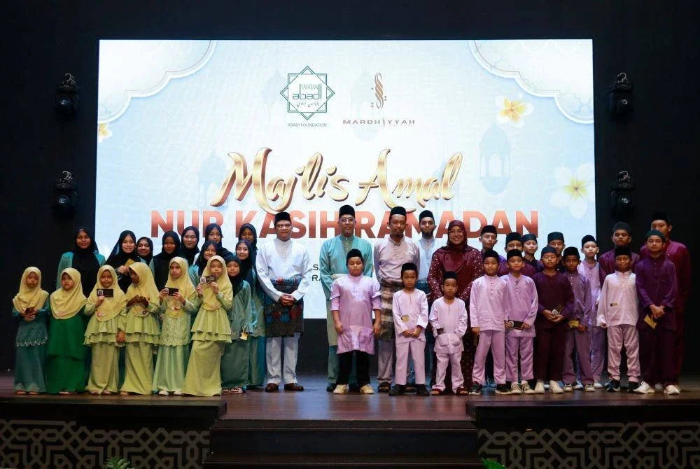 SEBAHAGIAN daripada tetamu yang diraikan dalam majlis tersebut.