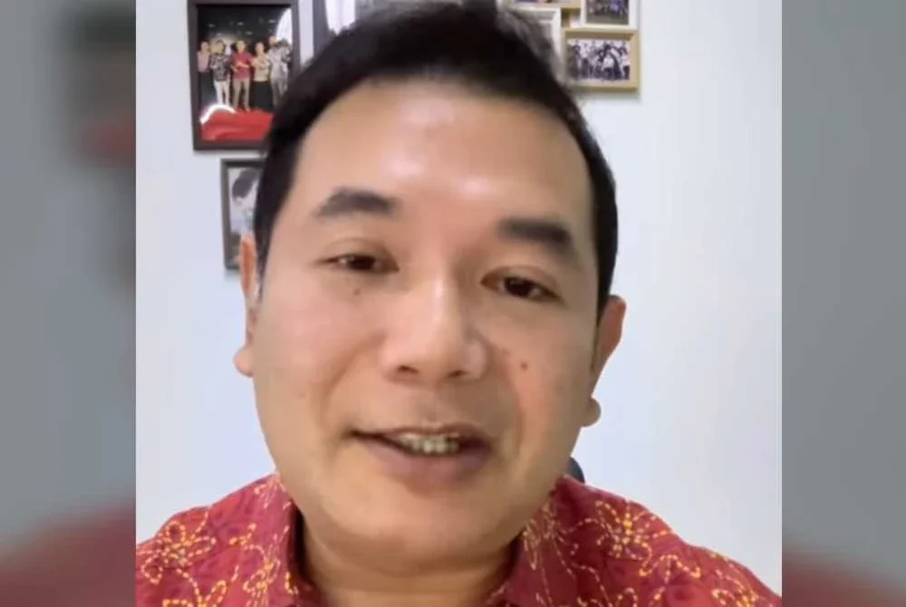 Tangkap layar hantaran video dimuat naik Rafizi di Facebook pada Khamis.