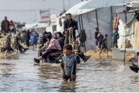 Kawasan sekitar al-Mawasi, selatan Gaza yang ditenggelami banjir. Foto AFP