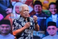 Hussamuddin berucap pada Majlis taklimat sinergi media sempena World #QuranHour 2026 yang berlangsung di Studio My #QuranTime, Karangkraf pada Rabu. FOTO: MOHD HALIM ABDUL WAHID