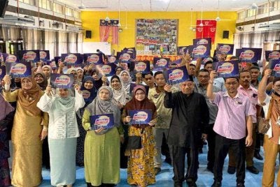 Guru-guru Kolej Vokasional Pengkalan Chepa di Kota Bharu tidak ketinggalan turut sama memberi sokongan kepada kempen World #QuranHour yang dijadualkan berlangsung pada 11 Mac ini di Masjid As Siddiqin, Pengkalan Chepa. 