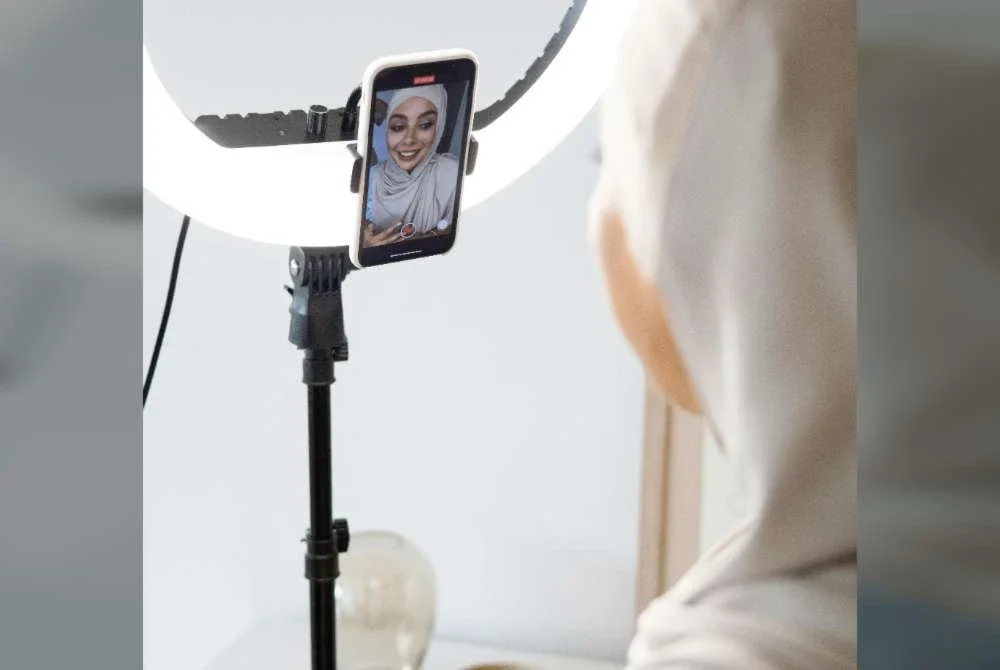 Dalam zaman serba digital, penyakit kemaruk perhatian semakin parah. Gambar hiasan