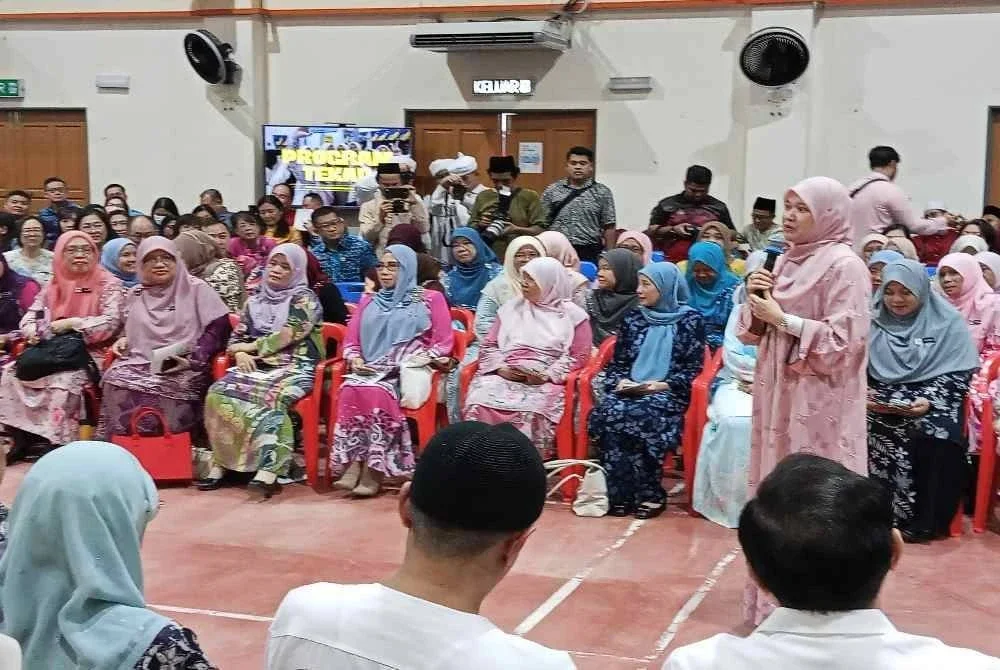Fadhlina pada Program Jaulah Ramadan Menteri Pendidikan di Sekolah Menengah Kebangsaan Agama (SMKA) Maahad, Muar.