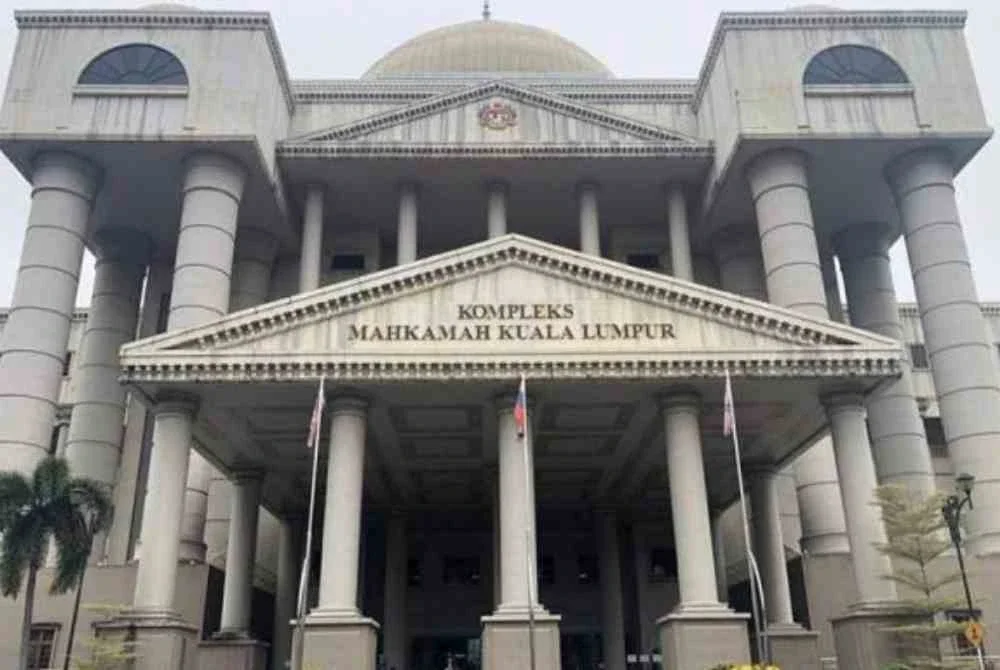 Mahkamah Tinggi menolak rayuan Ketua UMNO Kangar dan dua pengarah syarikat pelancongan atas penipuan RM500,000 daripada jemaah haji. Gambar hiasan