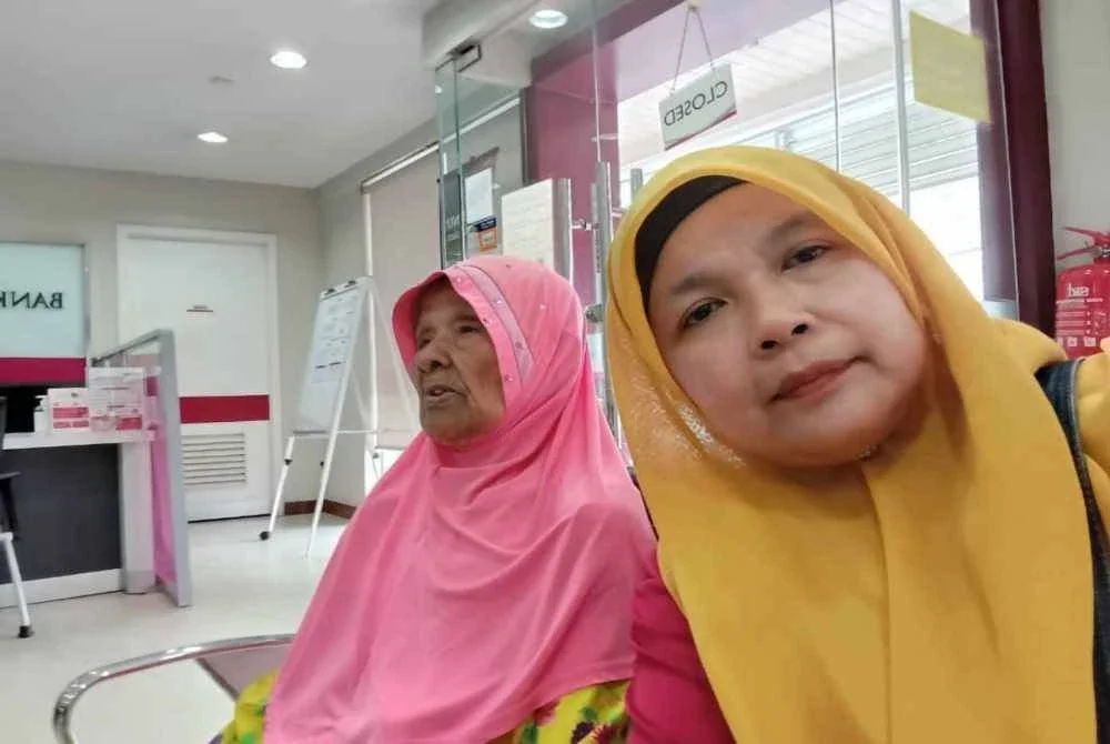 Kenangan Norhaeda (kanan) bersama Fatimah sebelum ini.