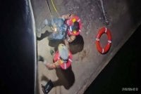 Rakan mangsa berjaya diselamatkan anggota bomba yang tiba di lokasi kejadian. Foto JBPM 