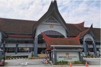 Warga emas didakwa di Mahkamah Sesyen di sini pada Jumaat atas pertuduhan melakukan amang seksual fizikal terhadap cucu lelaki tirinya. Gambar hiasan. 