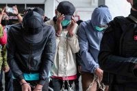 Tiga jurulatih Palapes, UTM, Mohd Azmi (kanan), Mohd Norbuang (tengah) dan Muhammad Bahaudin (kiri) didakwa di Mahkamah Sesyen Kota Tinggi pada Jumaat atas pertuduhan menyebabkan kematian seorang Pegawai Kadet Palapes UTM tahun lepas. Foto Bernama