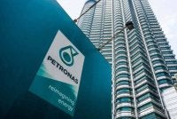 Keuntungan bersih Petroliam Nasional Bhd turun 18 peratus kepada RM45.4 bilion bagi tahun kewangan berakhir 31 Disember 2025.