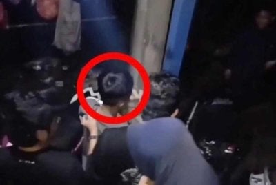 Lelaki yang didakwa bawa lari dan cabul seorang pelajar berusai 15 tahun.