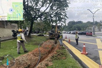 Kerja pemasangan CCTV sedang dilakukan di kawasan berkenaan. Foto DBKL