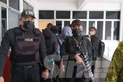 Tiga jurulatih Pasukan Latihan Pegawai (Palapes), Universiti Teknologi Malaysia (UTM) didakwa di Mahkamah Sesyen Kota Tinggi pada Jumaat.