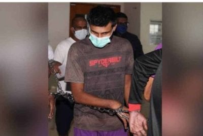 Davandrakumar didapati bersalah mendera anak kekasihnya berusia tiga tahun dihukum gantung sampai mati oleh Mahkamah Tinggi di sini pada pada Jumaat.
