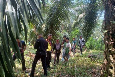 Isteri mangsa dan dua anaknya turut dilihat berada di lokasi.