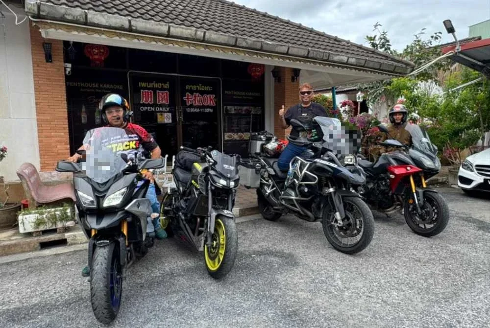 Bergambar dulu di Penthouse sebelum bertolak balik ke Malaysia.