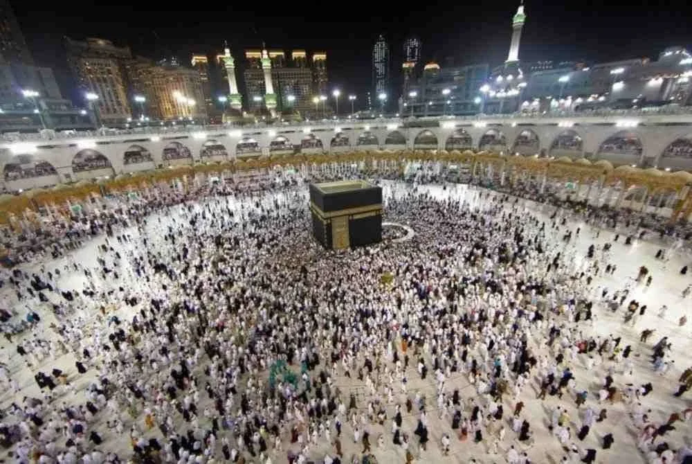 Makkah alami fenomena penjajaran bulan tepat atas Kaabah malam ini Makkah alami fenomena penjajaran bulan tepat atas Kaabah malam ini
