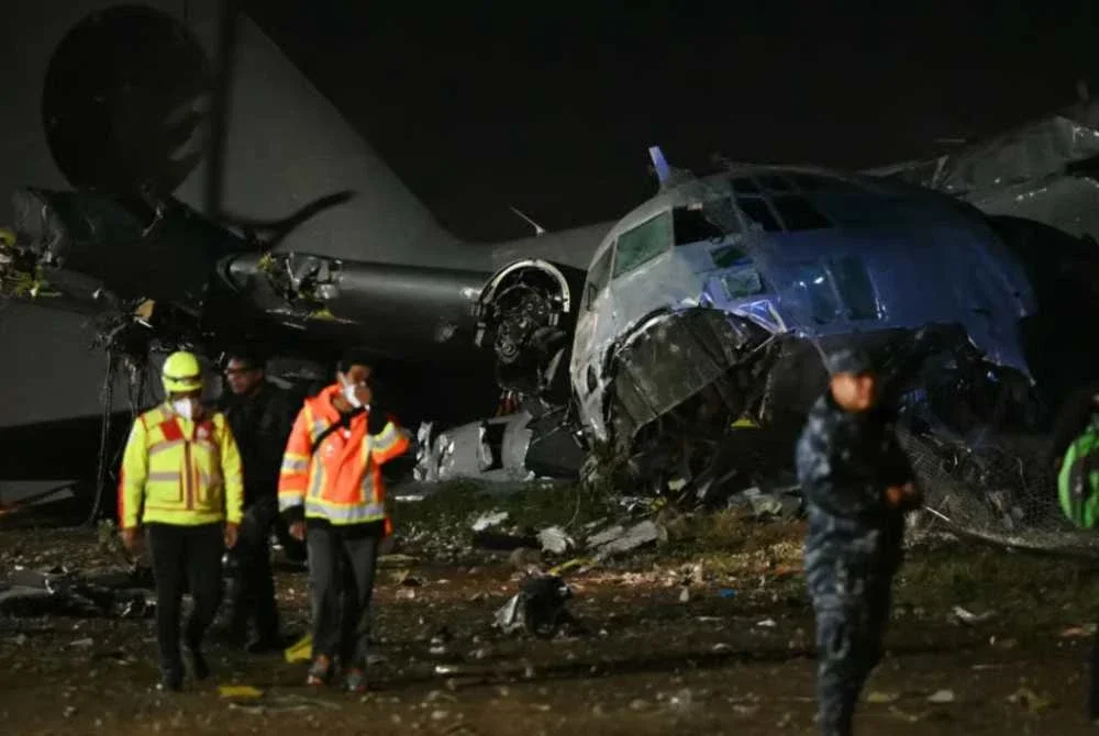 15 maut pesawat Tentera Udara Bolivia terbabas di landasan 15 maut pesawat Tentera Udara Bolivia terbabas di landasan