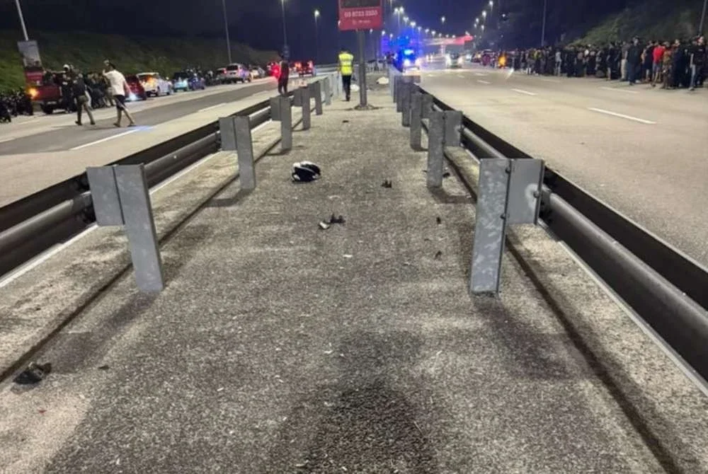 Insiden melibatkan kemalangan maut penunggang motosikal jenis Yamaha RX-Z di Lebuhraya LEKAS pada Sabtu.