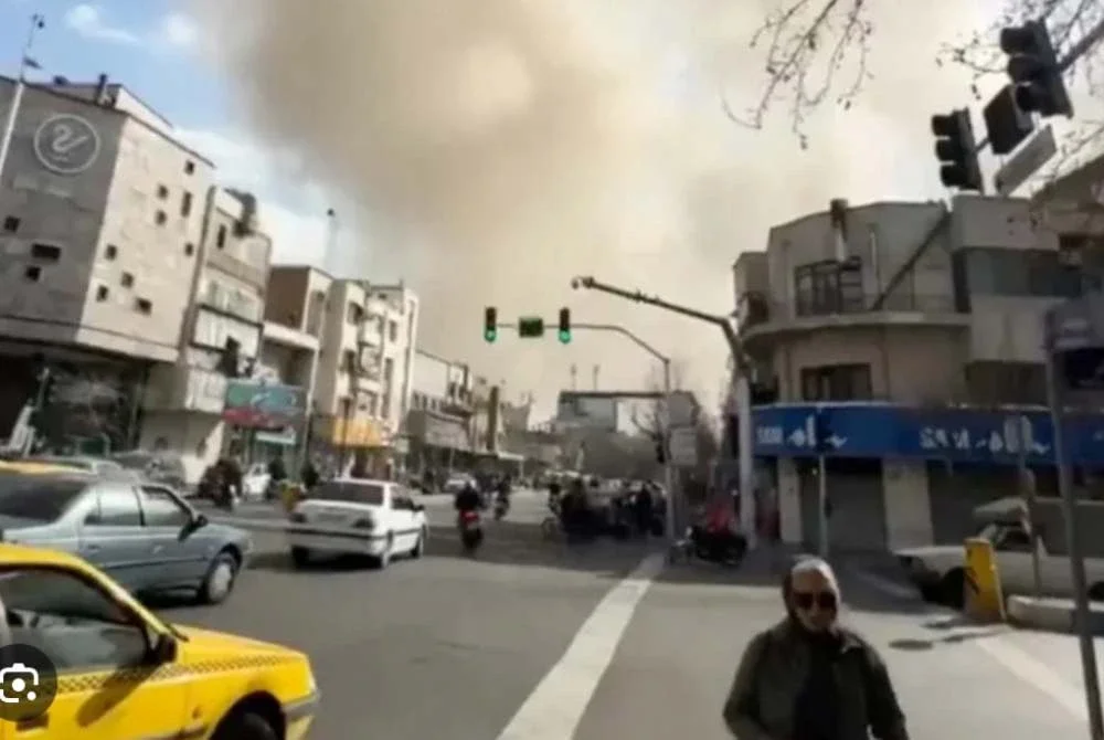 Menurut saksi, orang ramai cuba meninggalkan bandar dan kedai ditutup di banyak tempat. Foto: Agensi