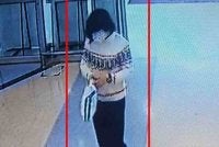 Suspek memakai rambut palsu bagi mengelak daripada dicam identiti. Foto/ Thaiger.